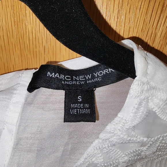 NWT ✨️$50 Marc New York Andrew Marc White Floral Lace Blouse - Picture 6 of 6